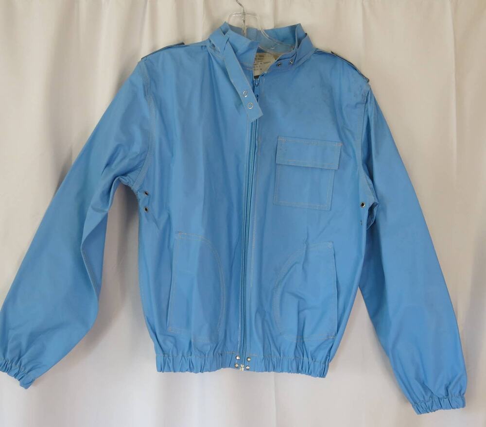 VINTAGE 1970's Raincoat Size M Women Vinyl Short Zipper Pockets Blue Retro